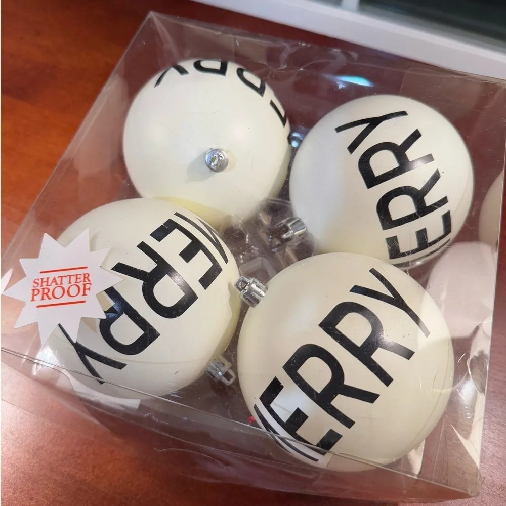 NEW w TAGS 🏷️ 4 Pack- “MERRY” Black, White Holiday Ornaments (In Box)